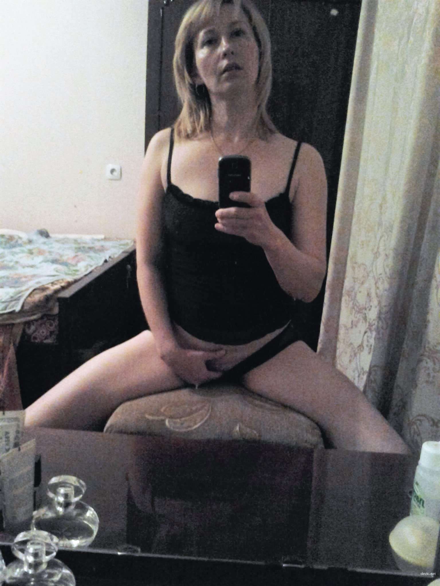 Mature Woman's Private Amateur Porn Photo - Explicit MILF Selfies