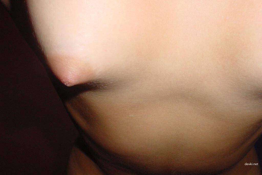 Amateur Babe Gets Naughty in Explicit Photo Shoot