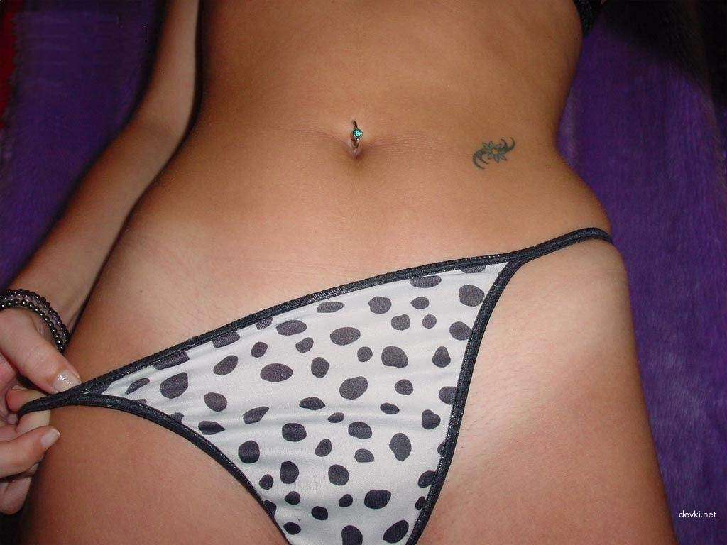 Amateur Babe Gets Naughty in Explicit Photo Shoot