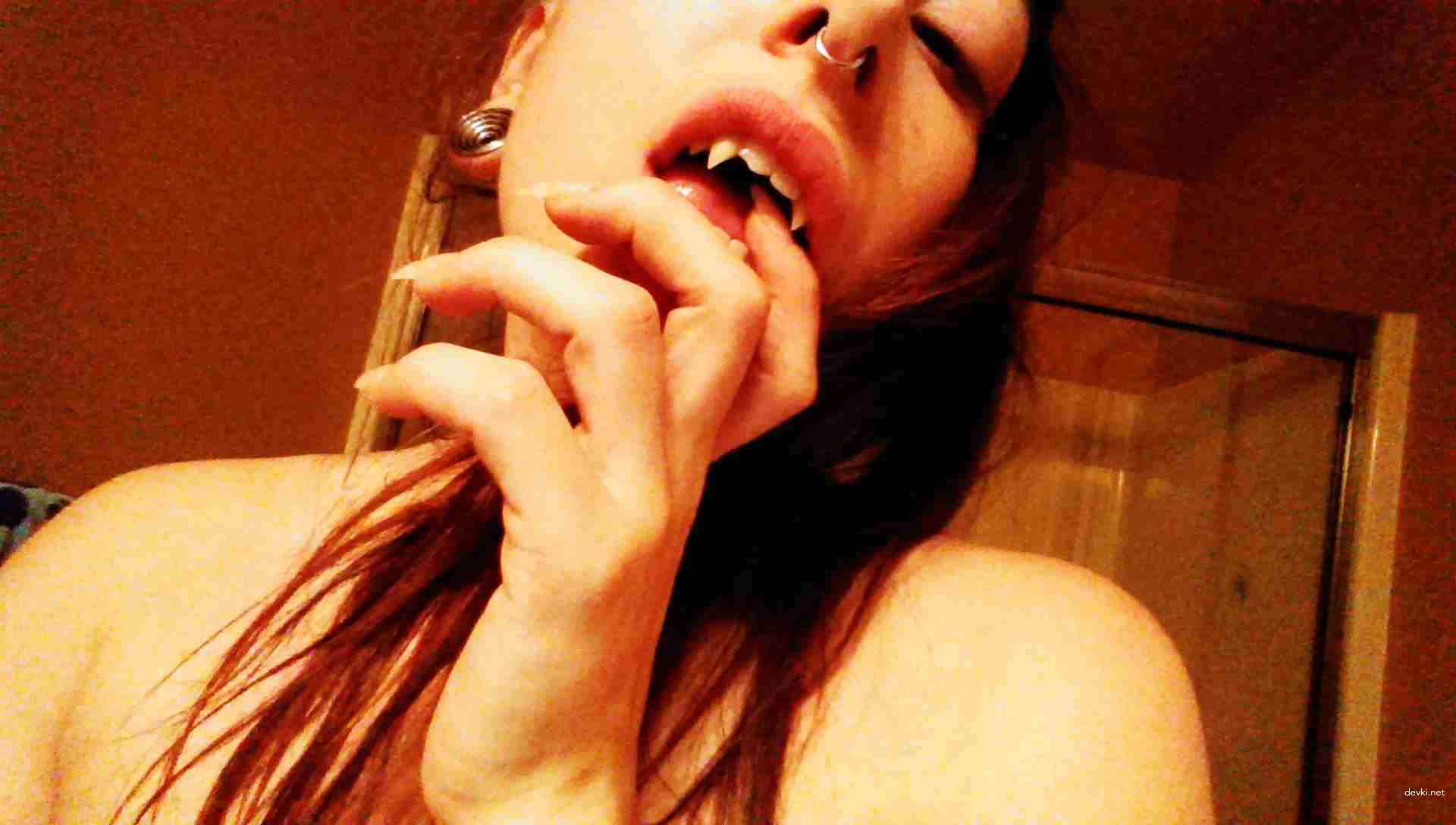 Uninhibited Girl's Private Erotic Amateur Photo Collection