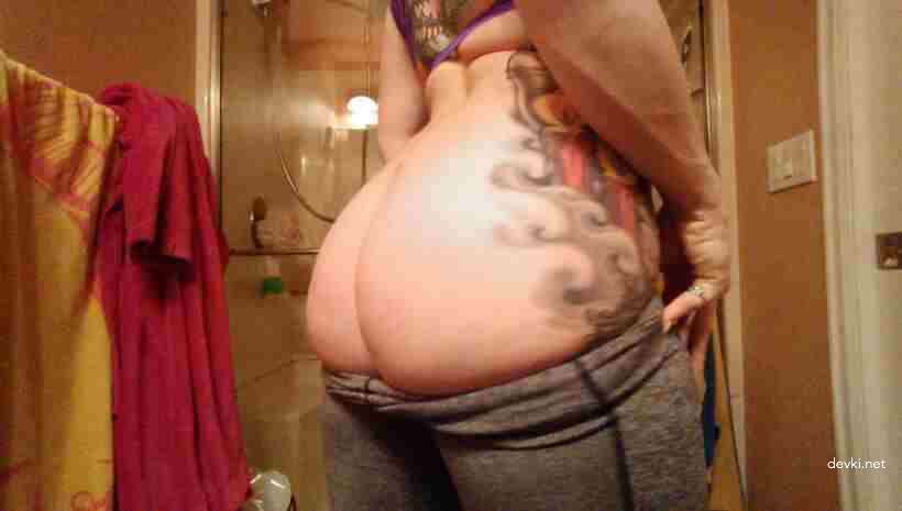 Uninhibited Girl's Private Erotic Amateur Photo Collection