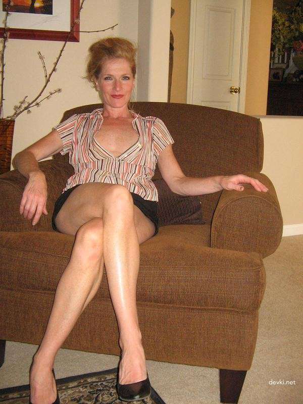 Horny Amateur Babe Gets Turned On - Explicit Photo Action