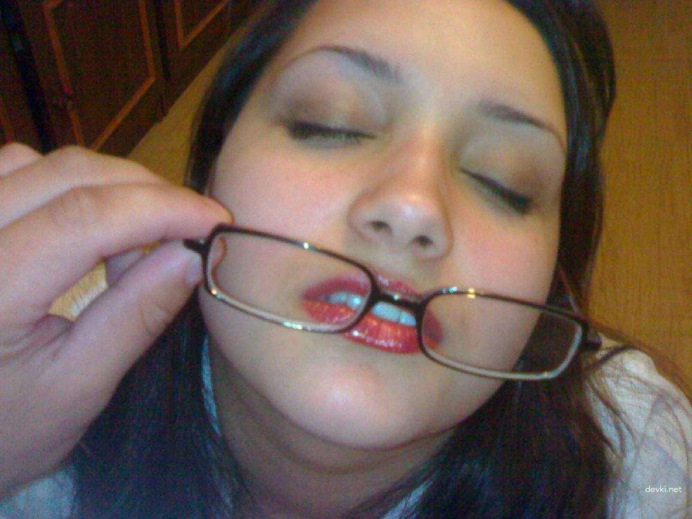 Hot Glasses-wearing Woman Gives Blowjob in Amateur Porn Photo