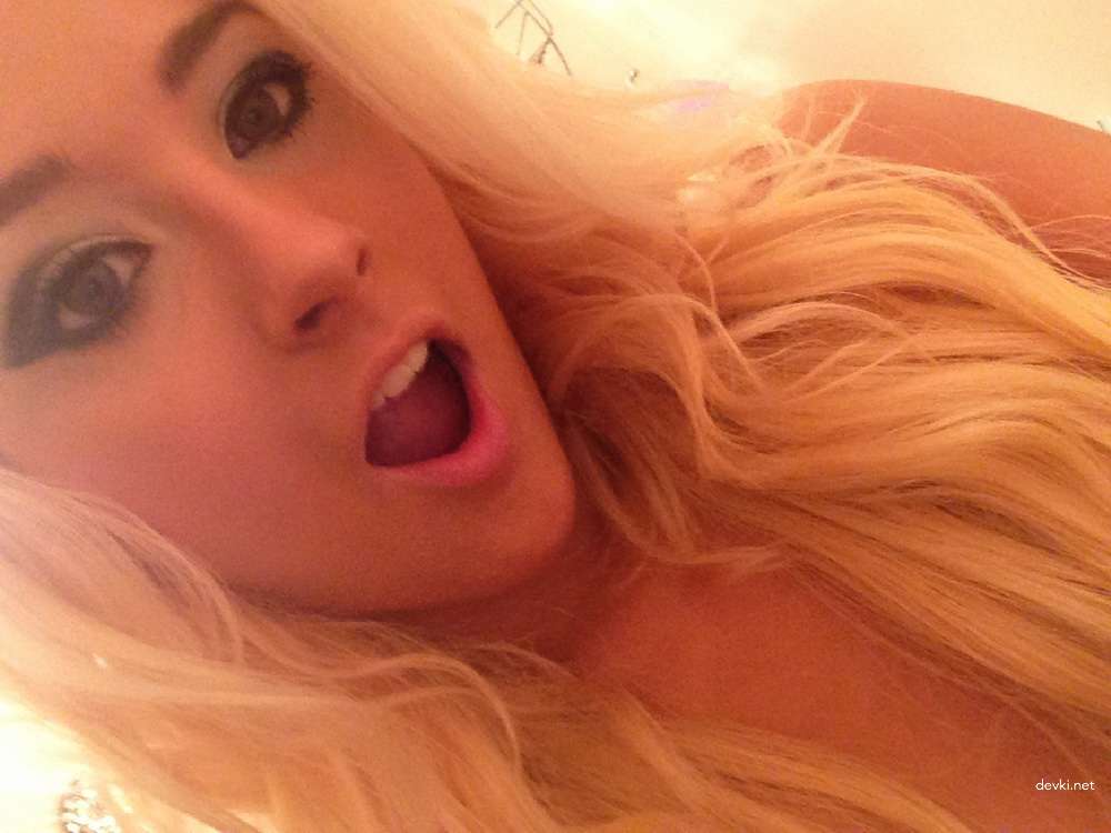 Explicit Blonde Selfie: Hot Amateur Sex Photo