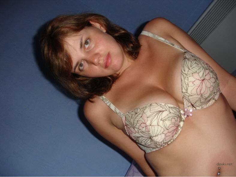 Exposed and Wild: Pantyless Amateur Outdoor Porn Pics