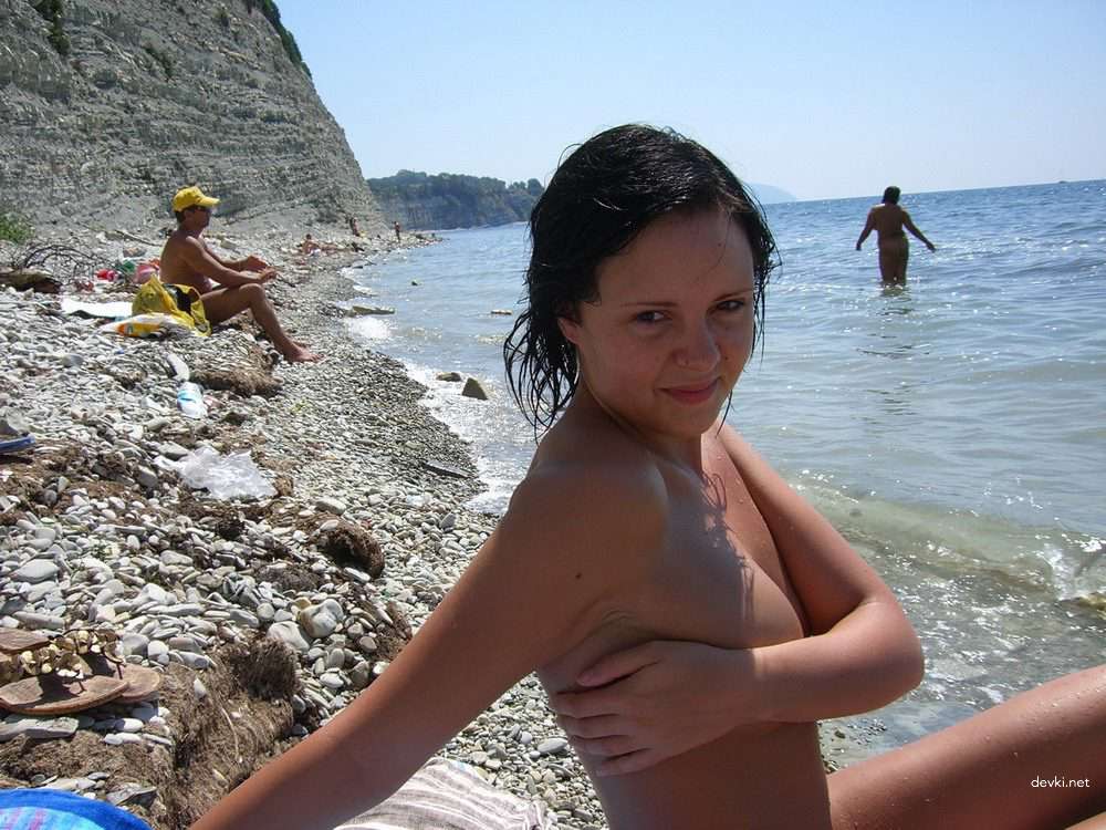 Capturing Naked Wife Outdoors: Amateur Explicit Photography