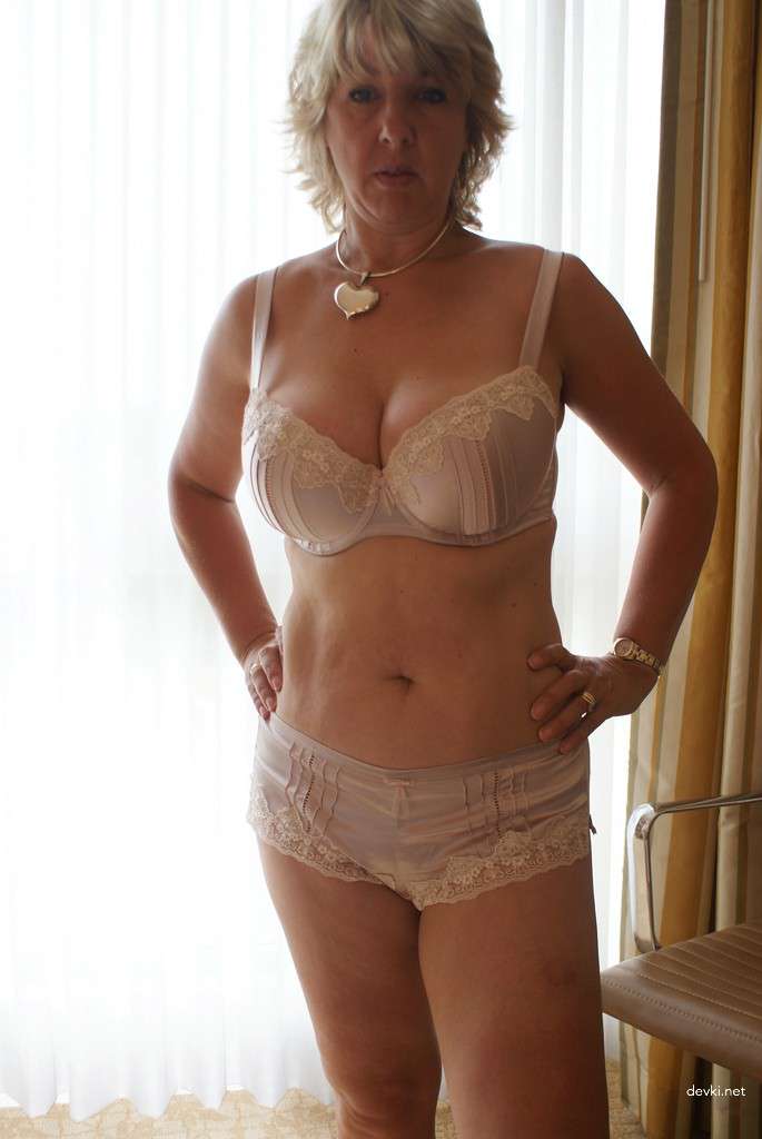 Raunchy Amateur Domme (Part 1): Hardcore BDSM Photos