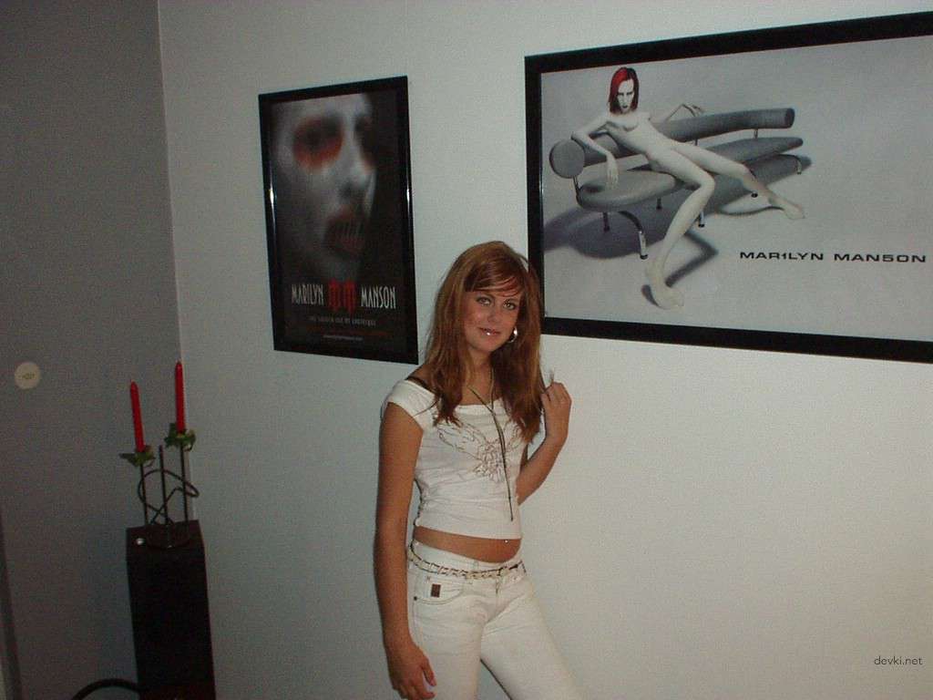 Redhead amateur babe naked - Explicit amateur porn photo shoot