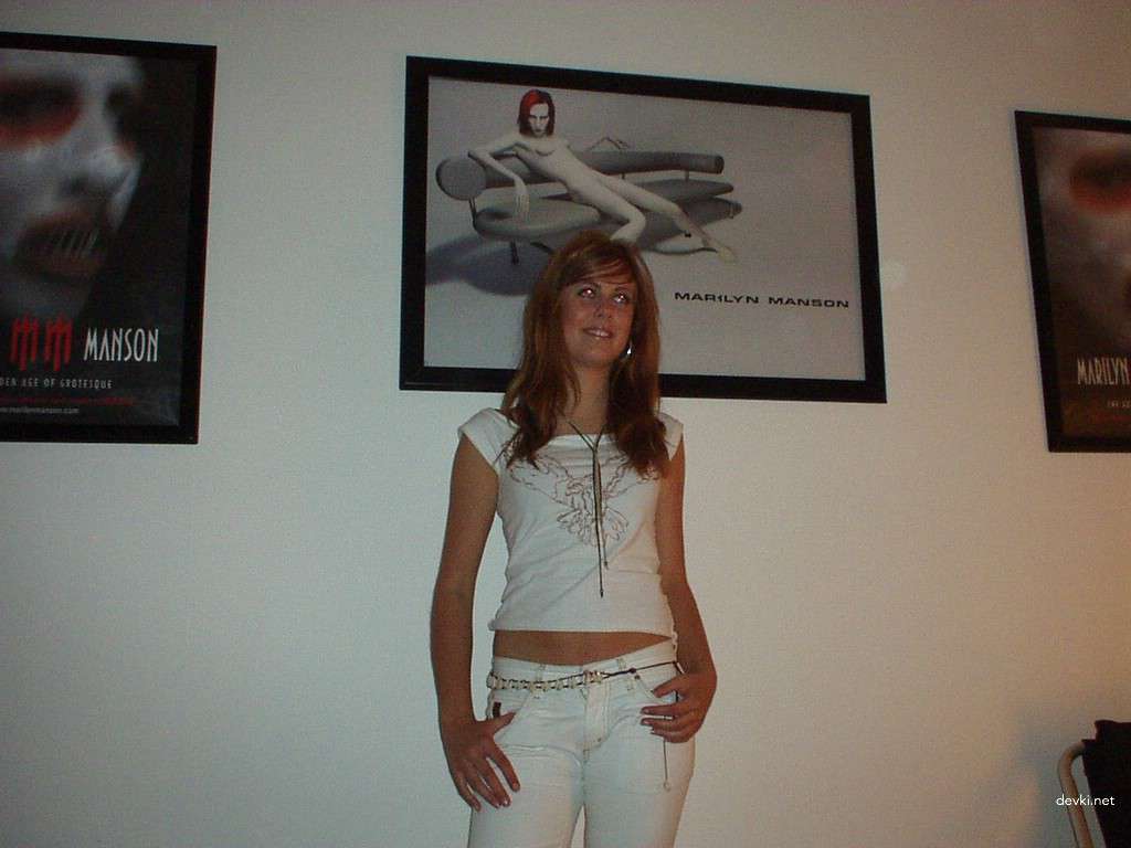 Redhead amateur babe naked - Explicit amateur porn photo shoot