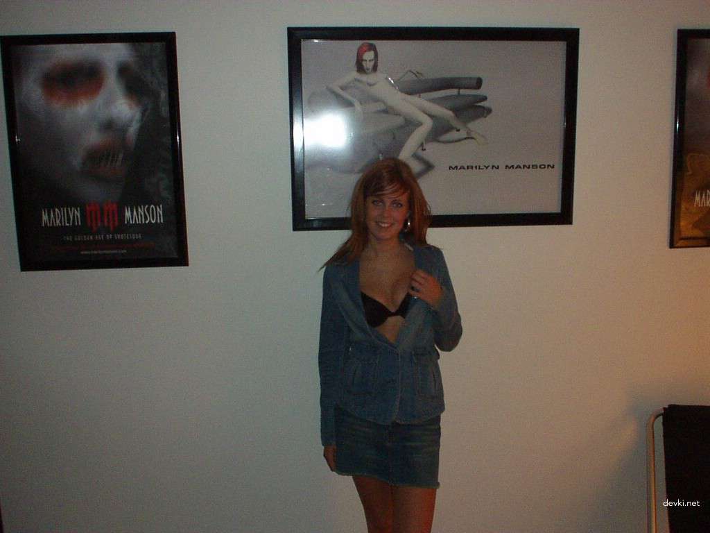 Redhead amateur babe naked - Explicit amateur porn photo shoot