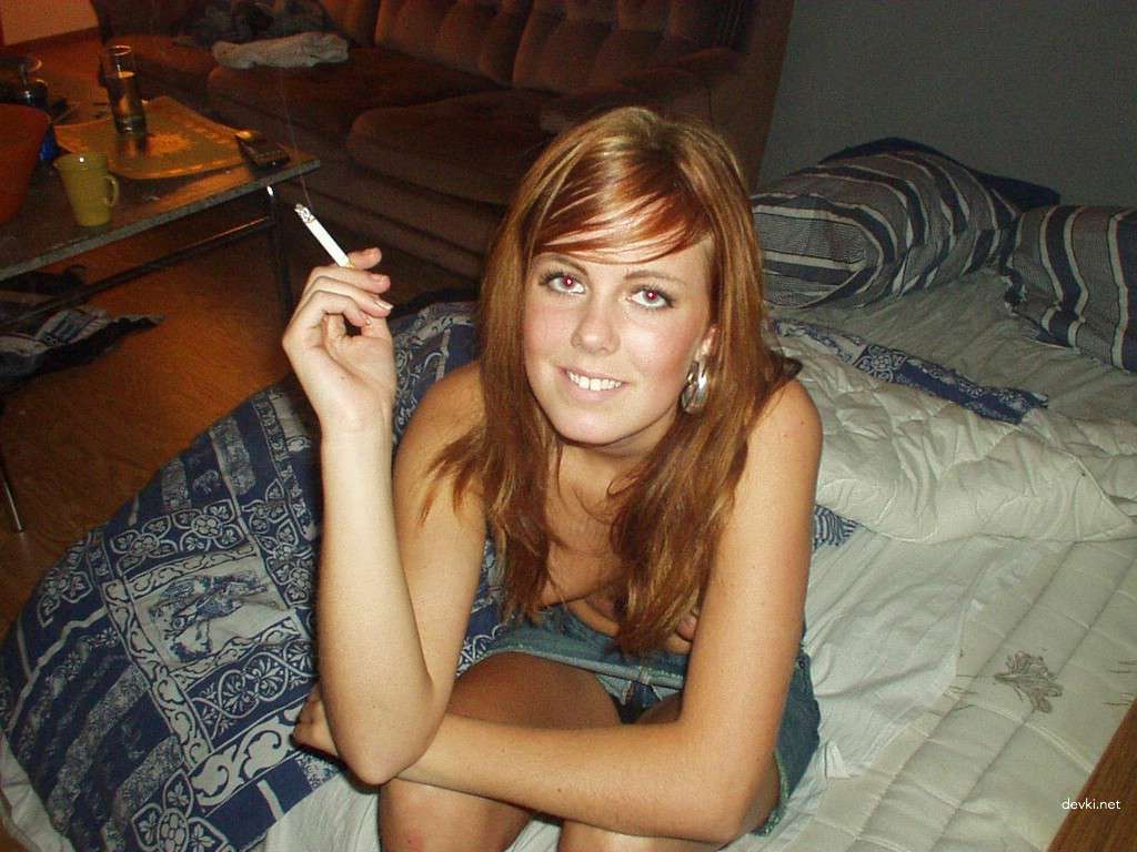 Redhead amateur babe naked - Explicit amateur porn photo shoot