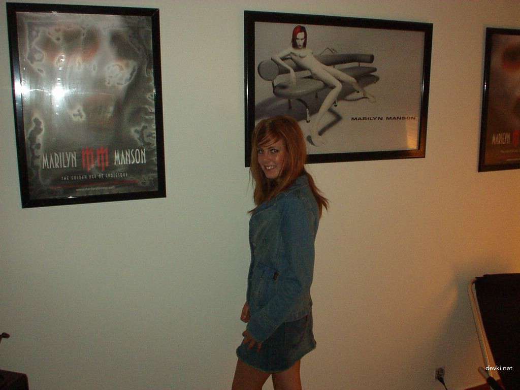 Redhead amateur babe naked - Explicit amateur porn photo shoot