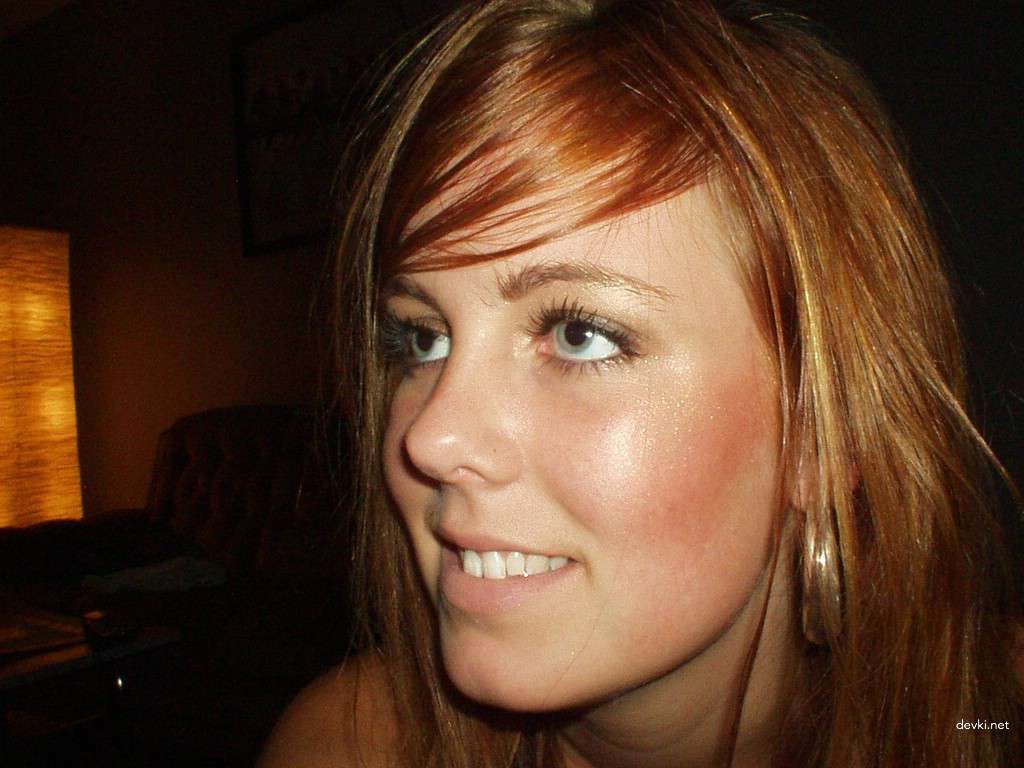 Redhead amateur babe naked - Explicit amateur porn photo shoot