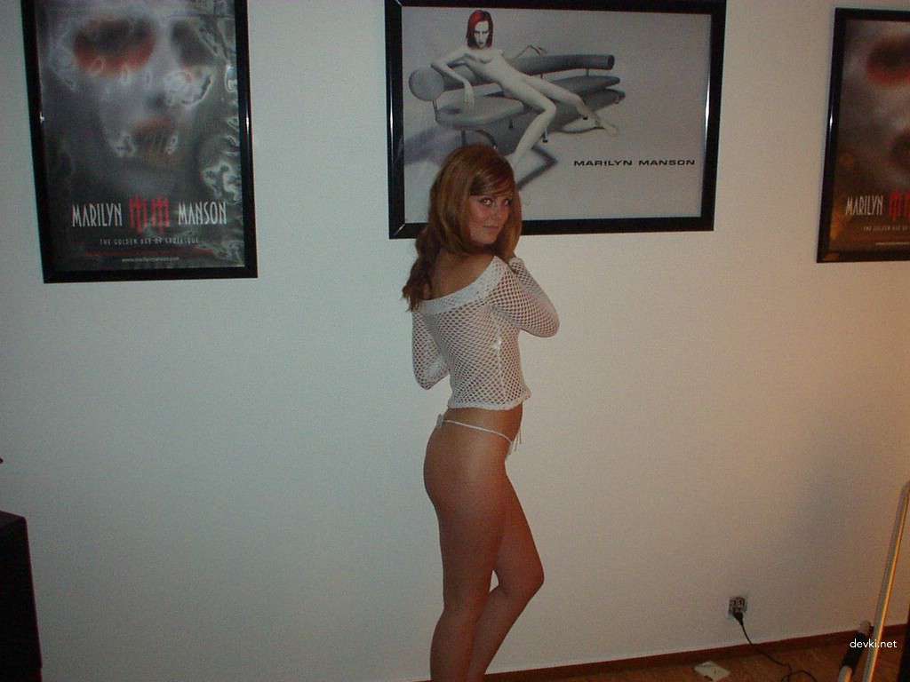 Redhead amateur babe naked - Explicit amateur porn photo shoot