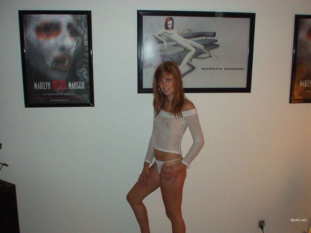 Redhead amateur babe naked - Explicit amateur porn photo shoot