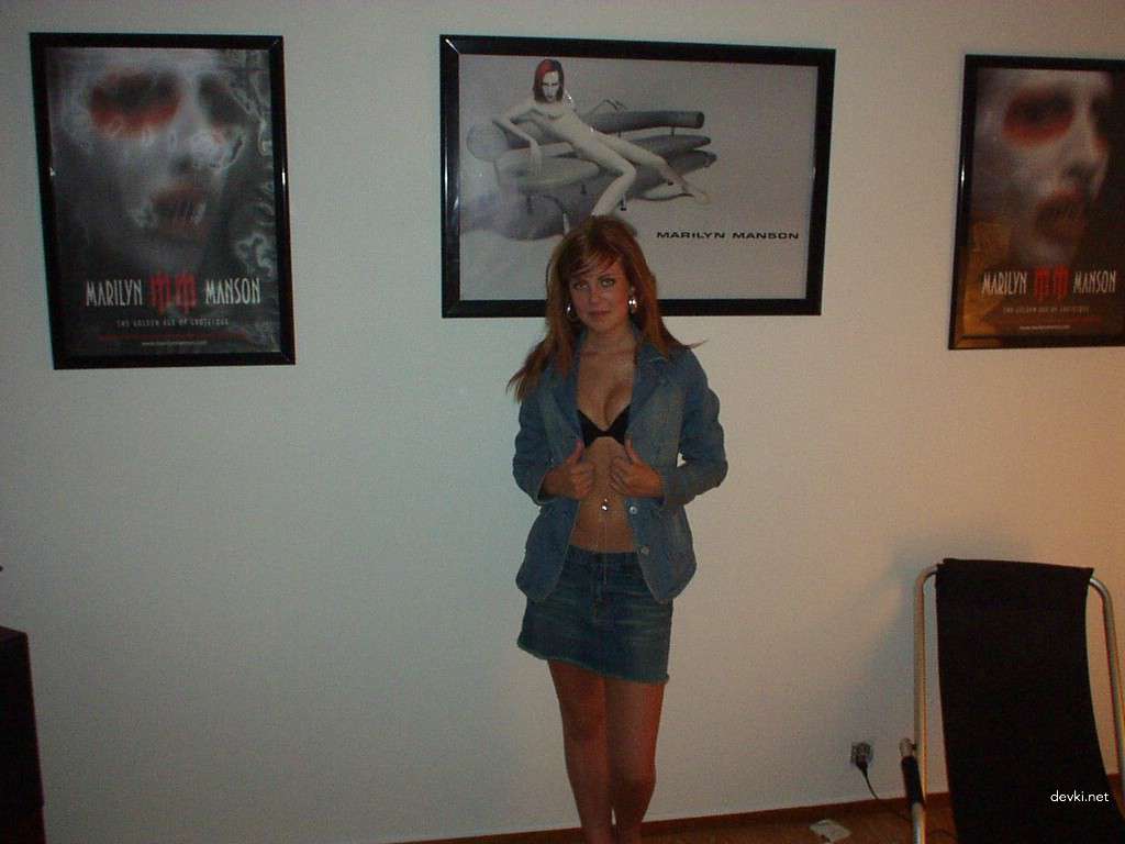 Redhead amateur babe naked - Explicit amateur porn photo shoot