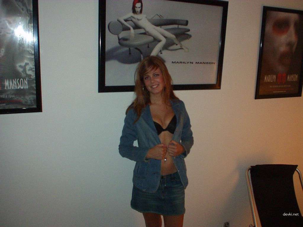 Redhead amateur babe naked - Explicit amateur porn photo shoot