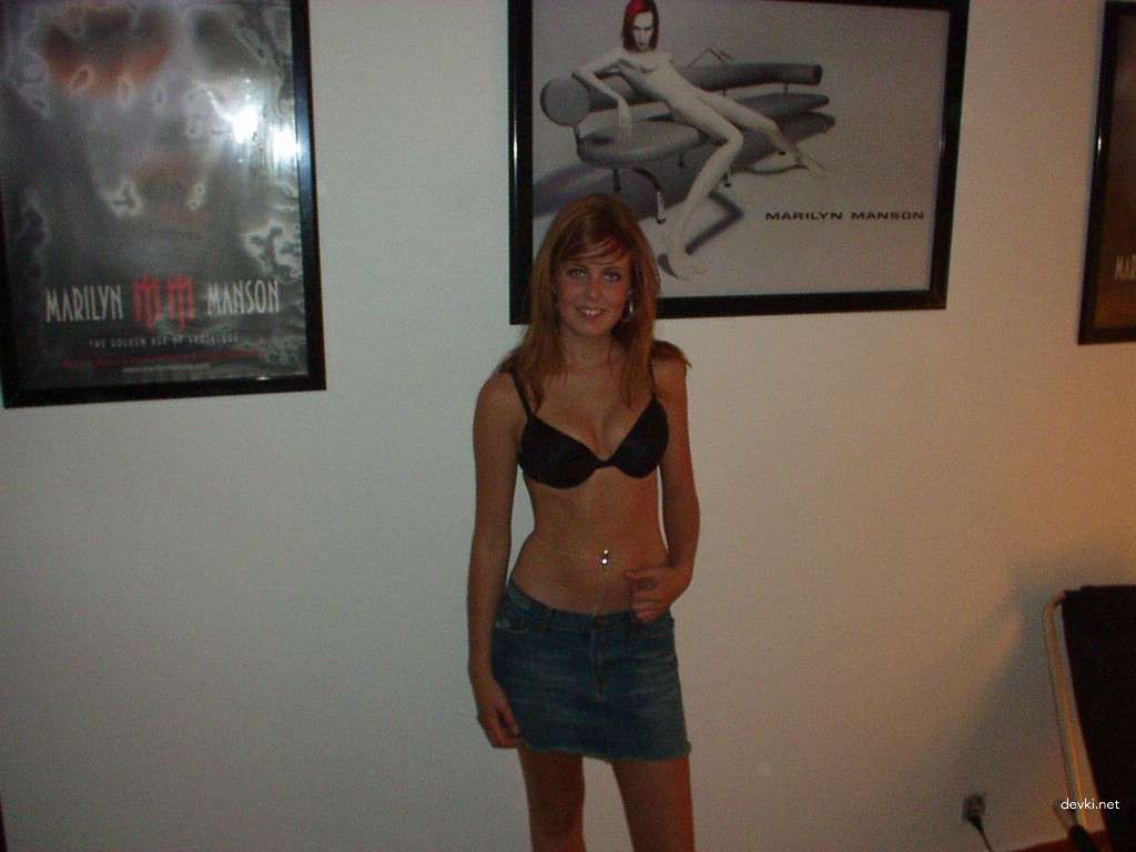 Redhead amateur babe naked - Explicit amateur porn photo shoot