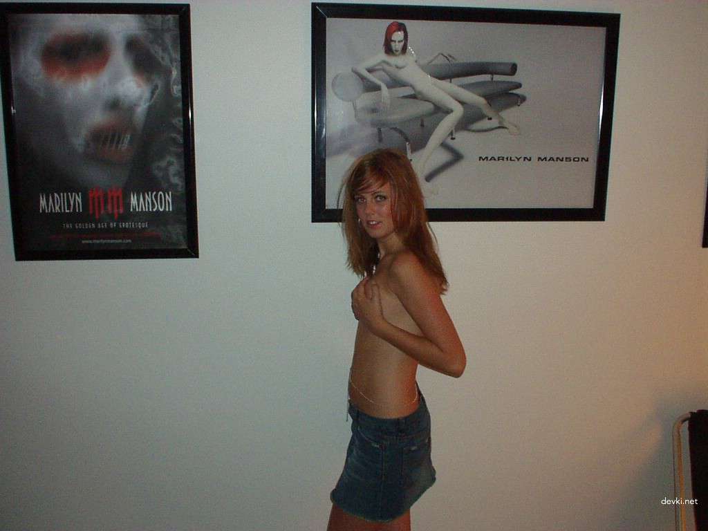 Redhead amateur babe naked - Explicit amateur porn photo shoot