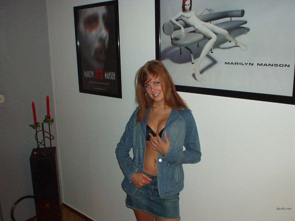 Redhead amateur babe naked - Explicit amateur porn photo shoot