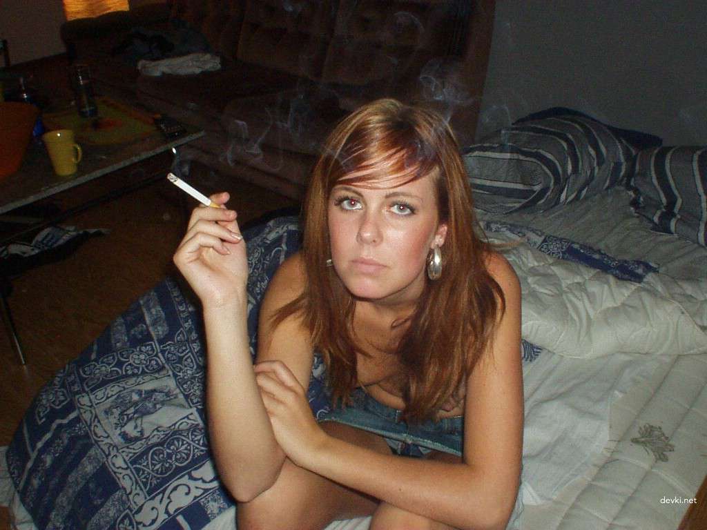 Redhead amateur babe naked - Explicit amateur porn photo shoot