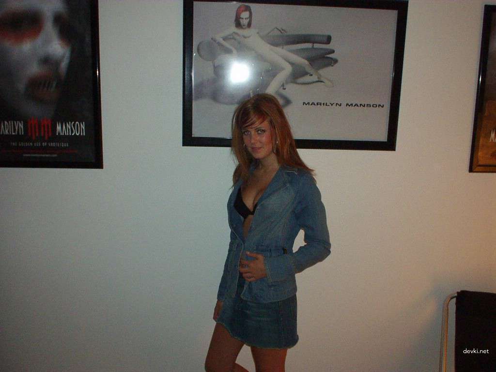 Redhead amateur babe naked - Explicit amateur porn photo shoot