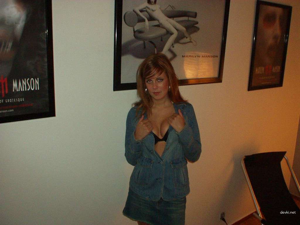 Redhead amateur babe naked - Explicit amateur porn photo shoot