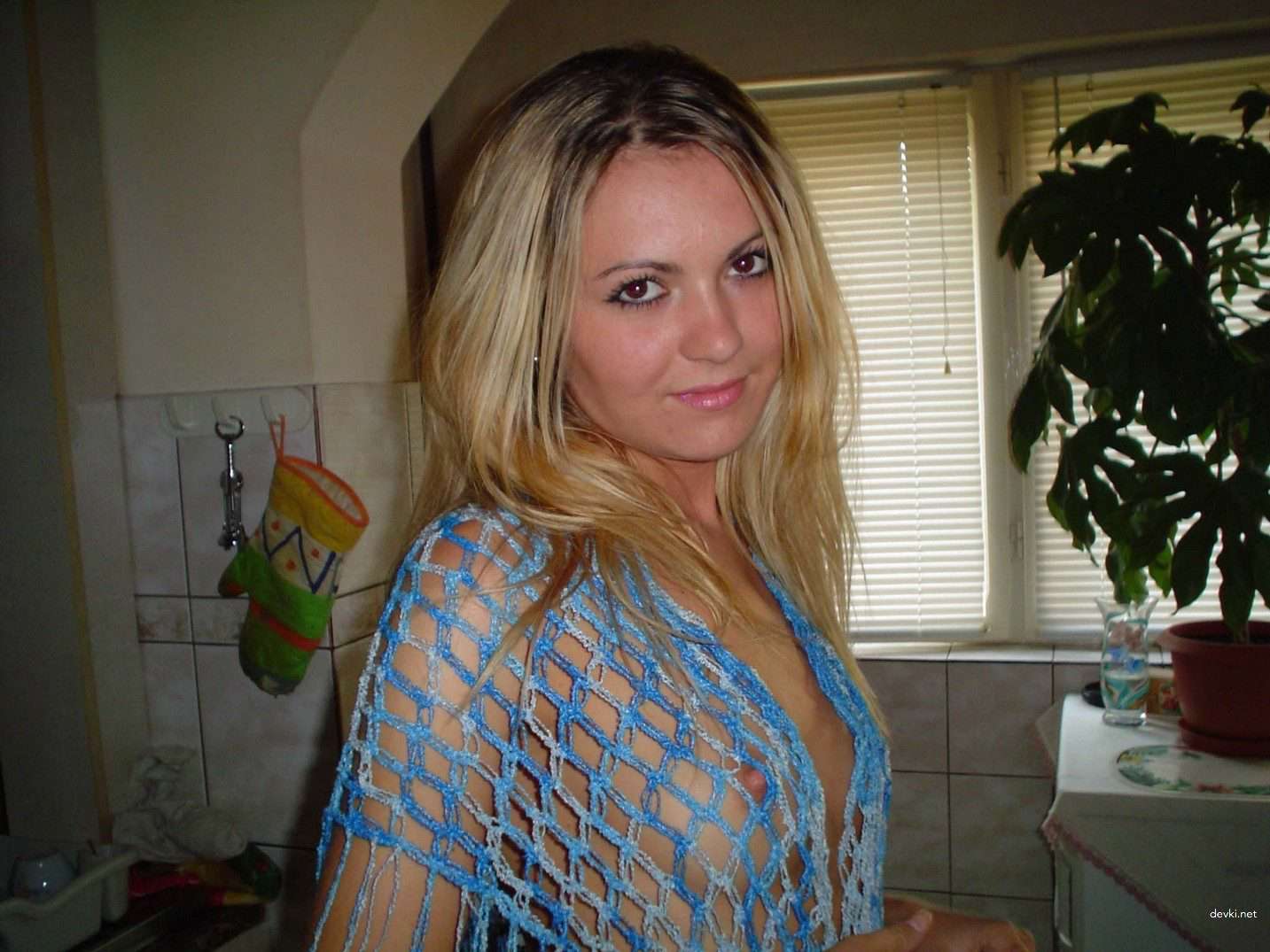 Naked Girl on Kitchen Counter: Explicit Amateur Photo Shoot