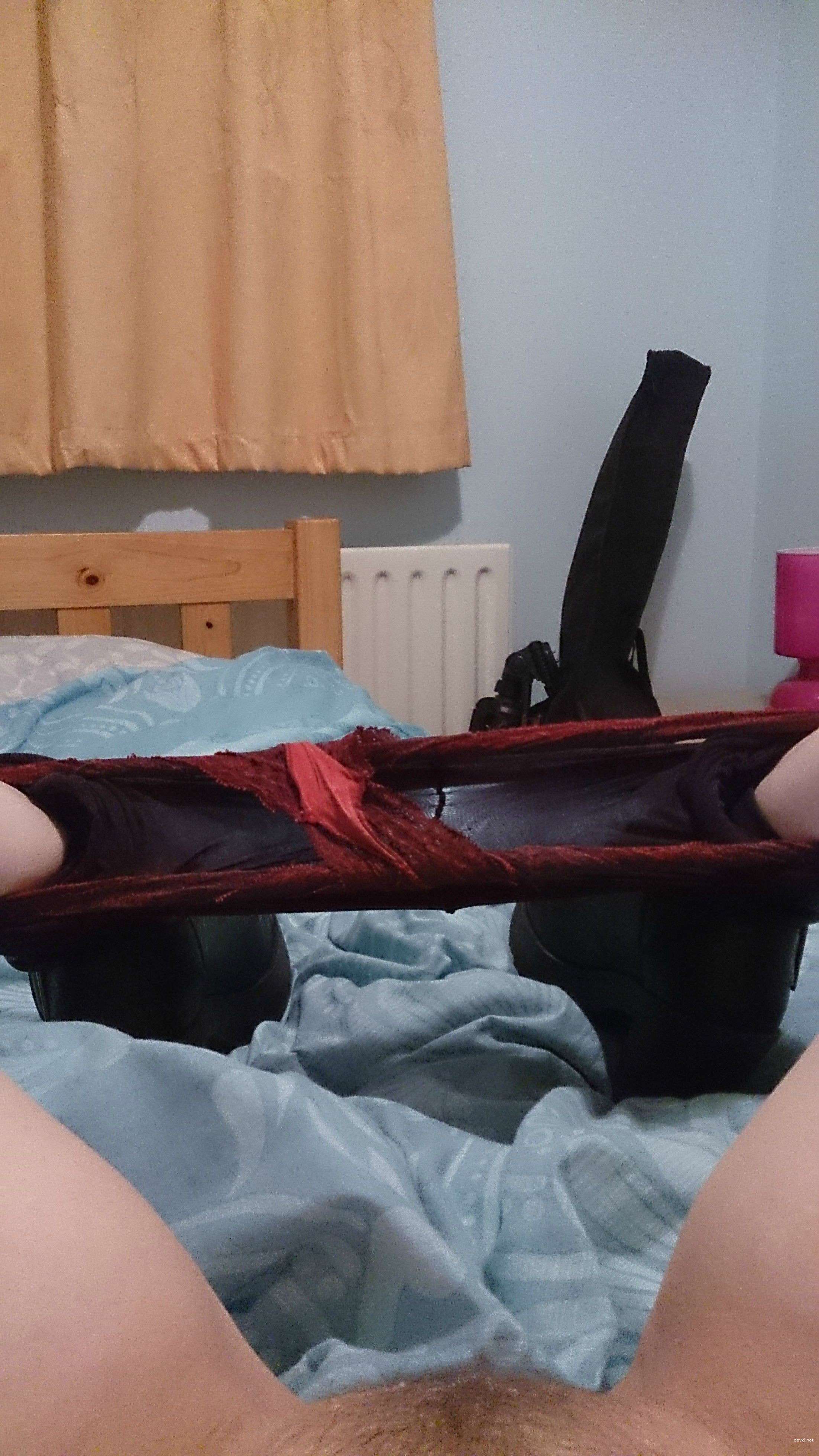 Blonde Amateur Strip Tease (Part 1) - Explicit Nude Photos