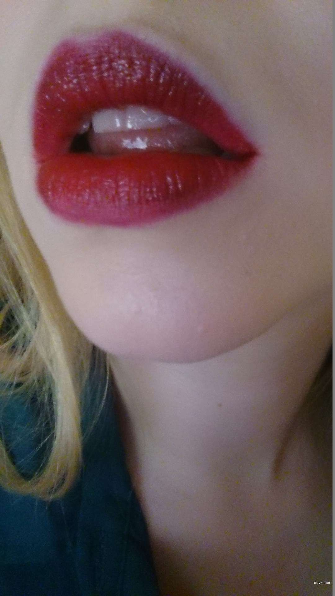 Blonde Amateur Strip Tease (Part 1) - Explicit Nude Photos