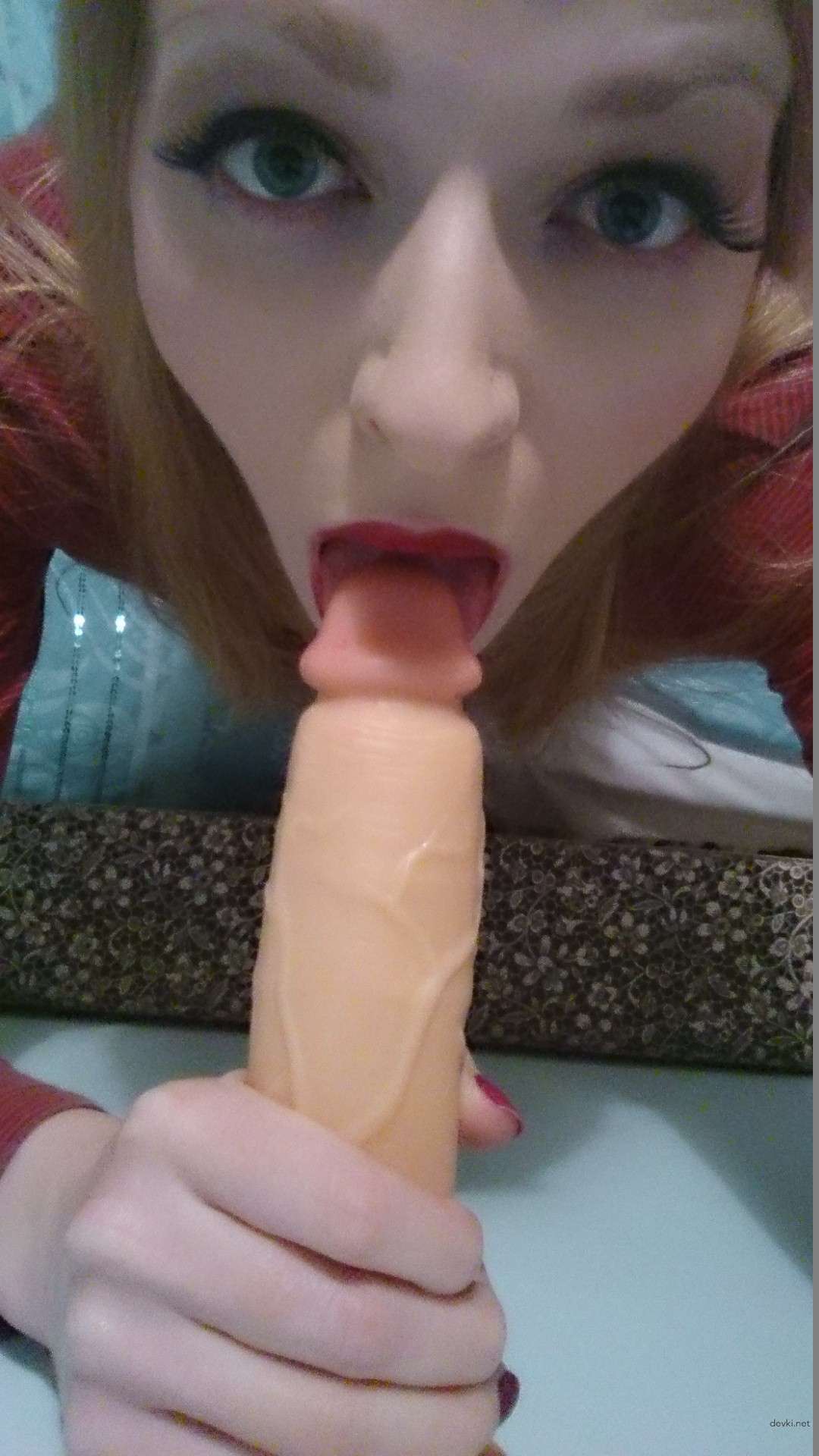 Blonde Amateur Strip Tease (Part 1) - Explicit Nude Photos