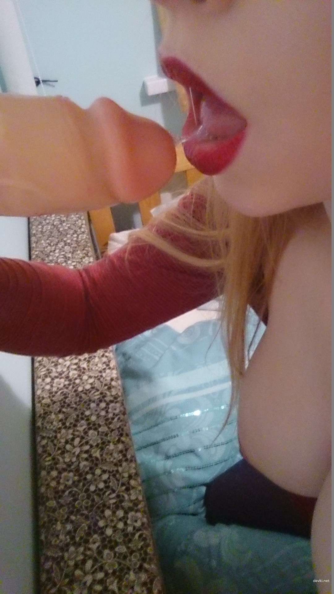 Blonde Amateur Strip Tease (Part 1) - Explicit Nude Photos