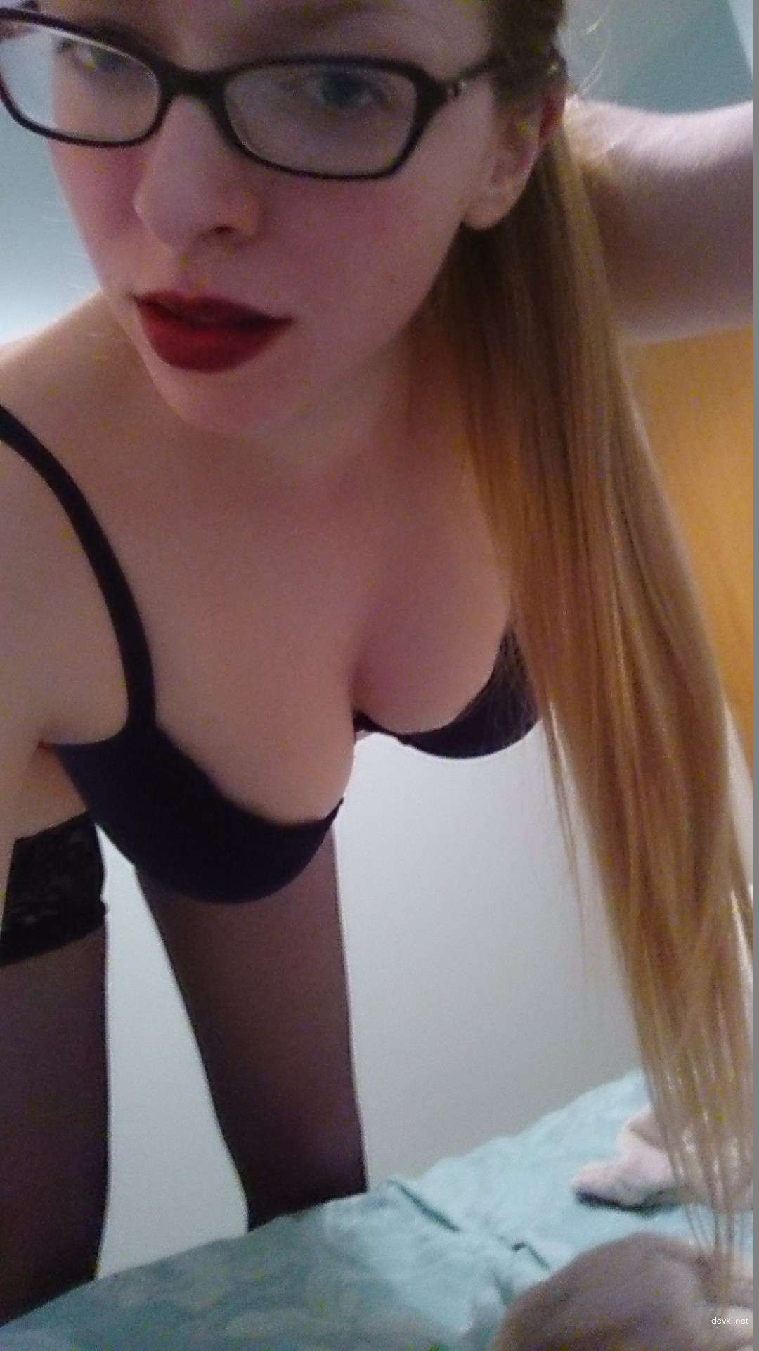 Blonde Amateur Strip Tease (Part 1) - Explicit Nude Photos