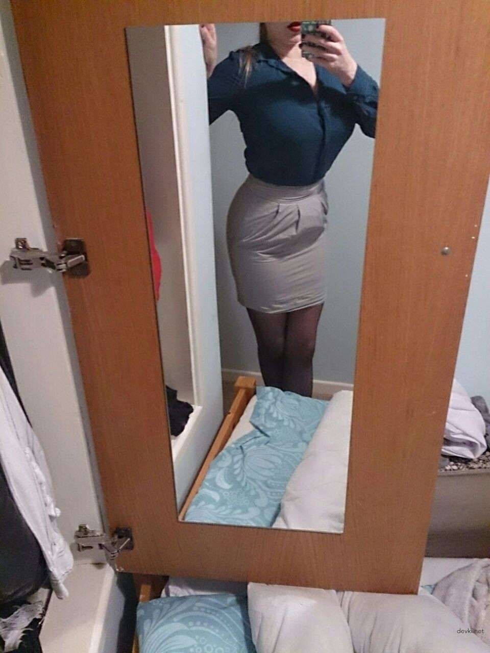 Blonde Amateur Strip Tease (Part 1) - Explicit Nude Photos