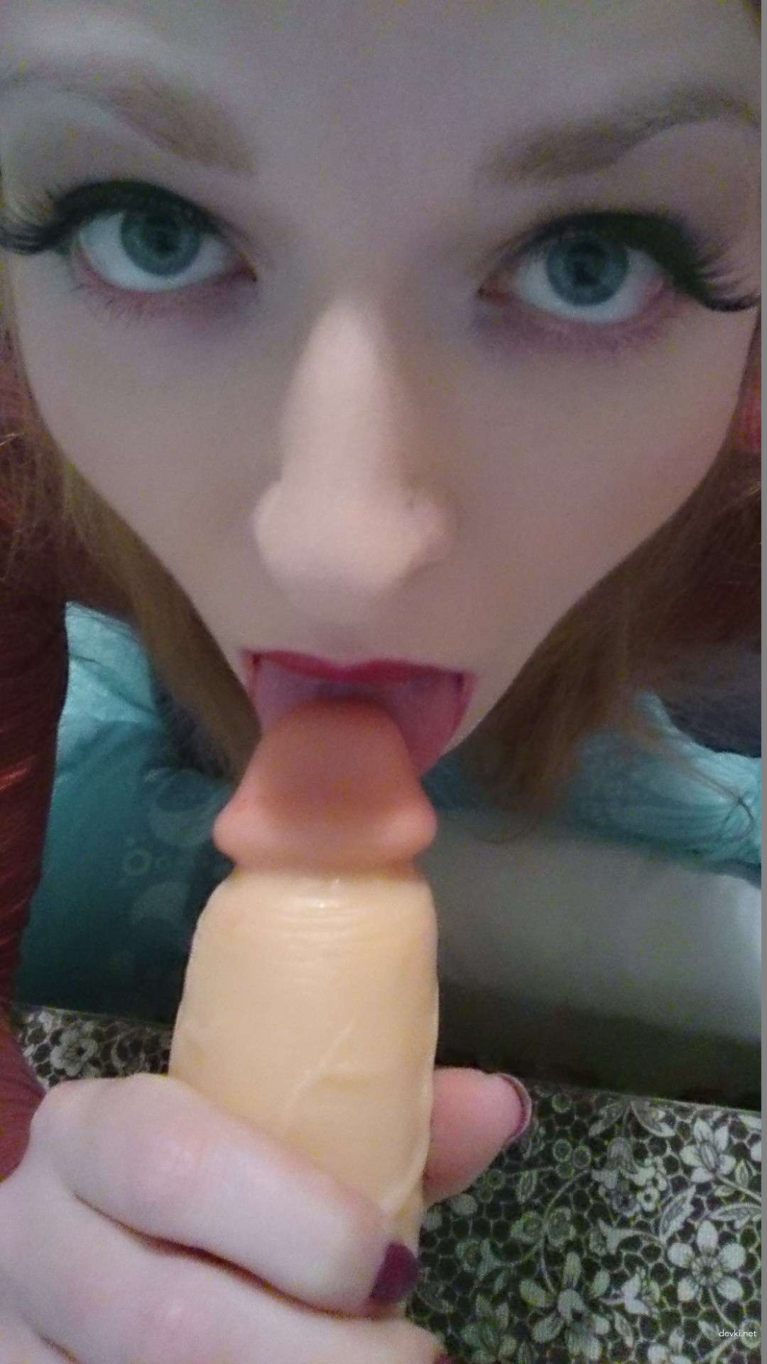 Blonde Amateur Strip Tease (Part 1) - Explicit Nude Photos