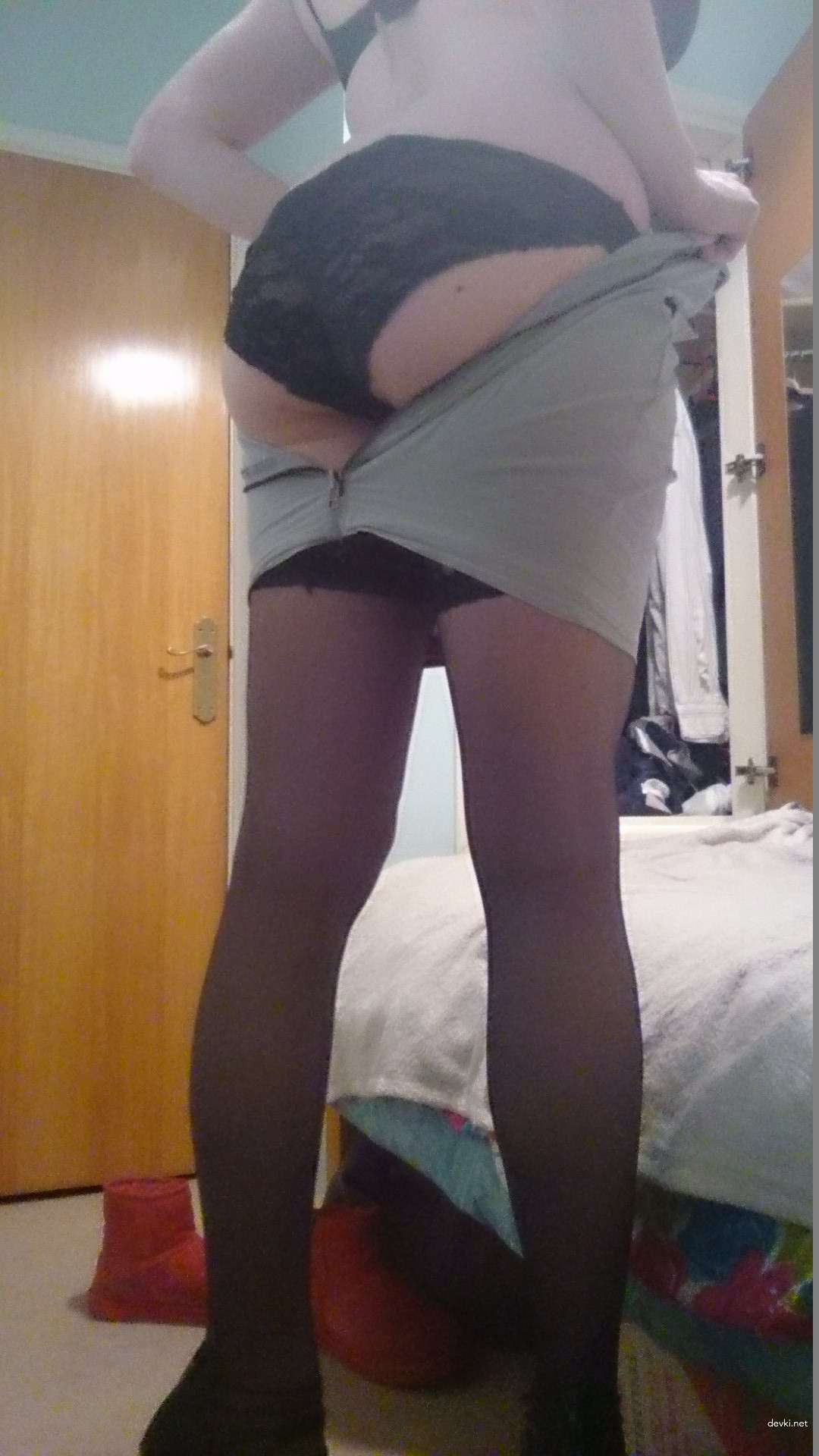 Blonde Amateur Strip Tease (Part 1) - Explicit Nude Photos