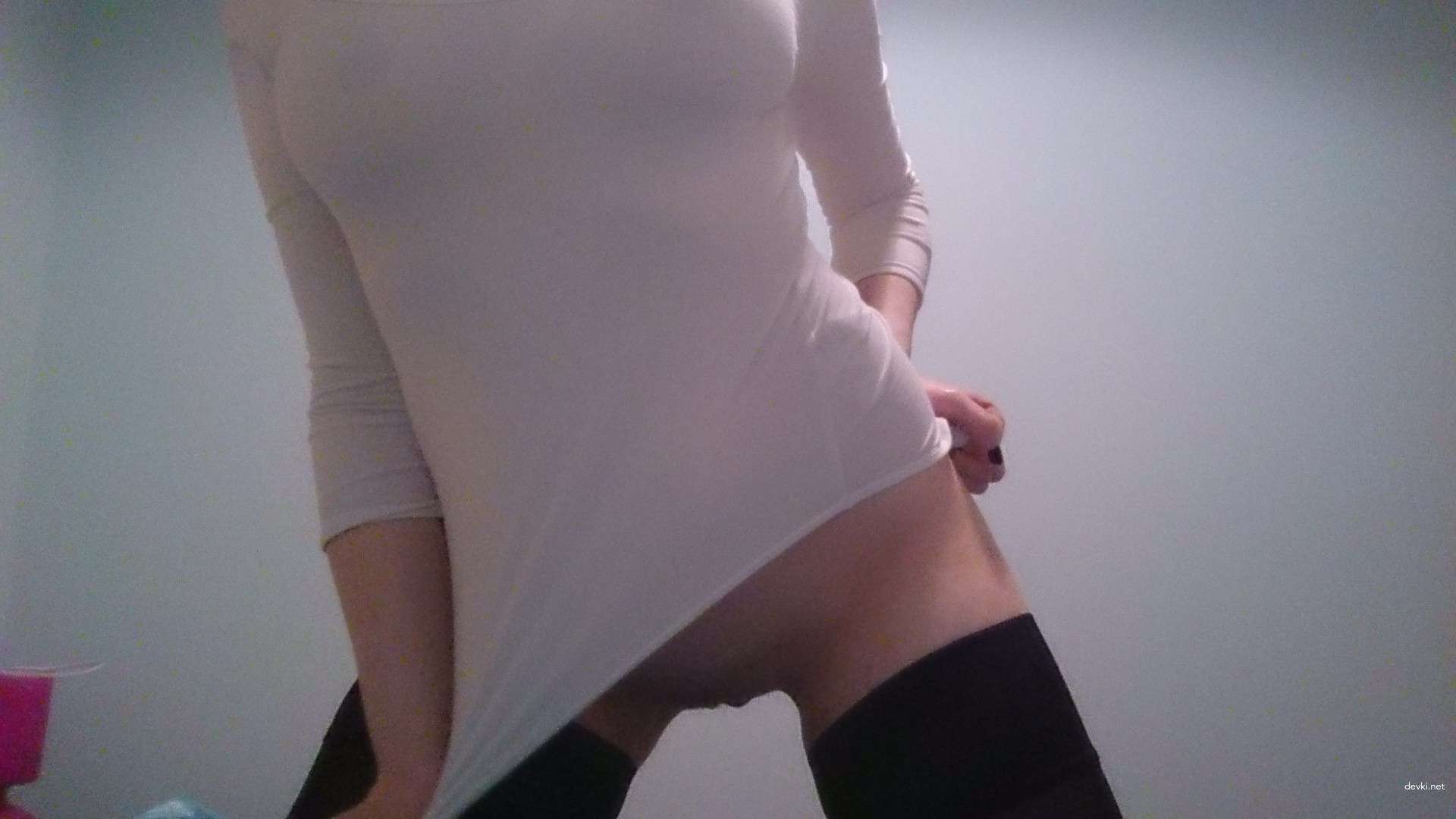 Blonde Amateur Strip Tease (Part 1) - Explicit Nude Photos