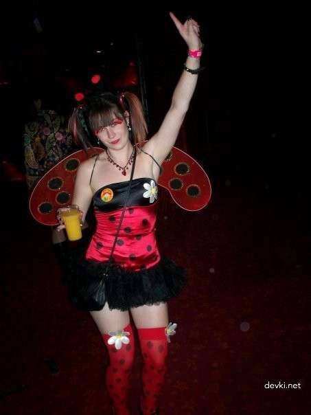 Seductive Nude Girl Poses in Amateur Porn Photo Shoot