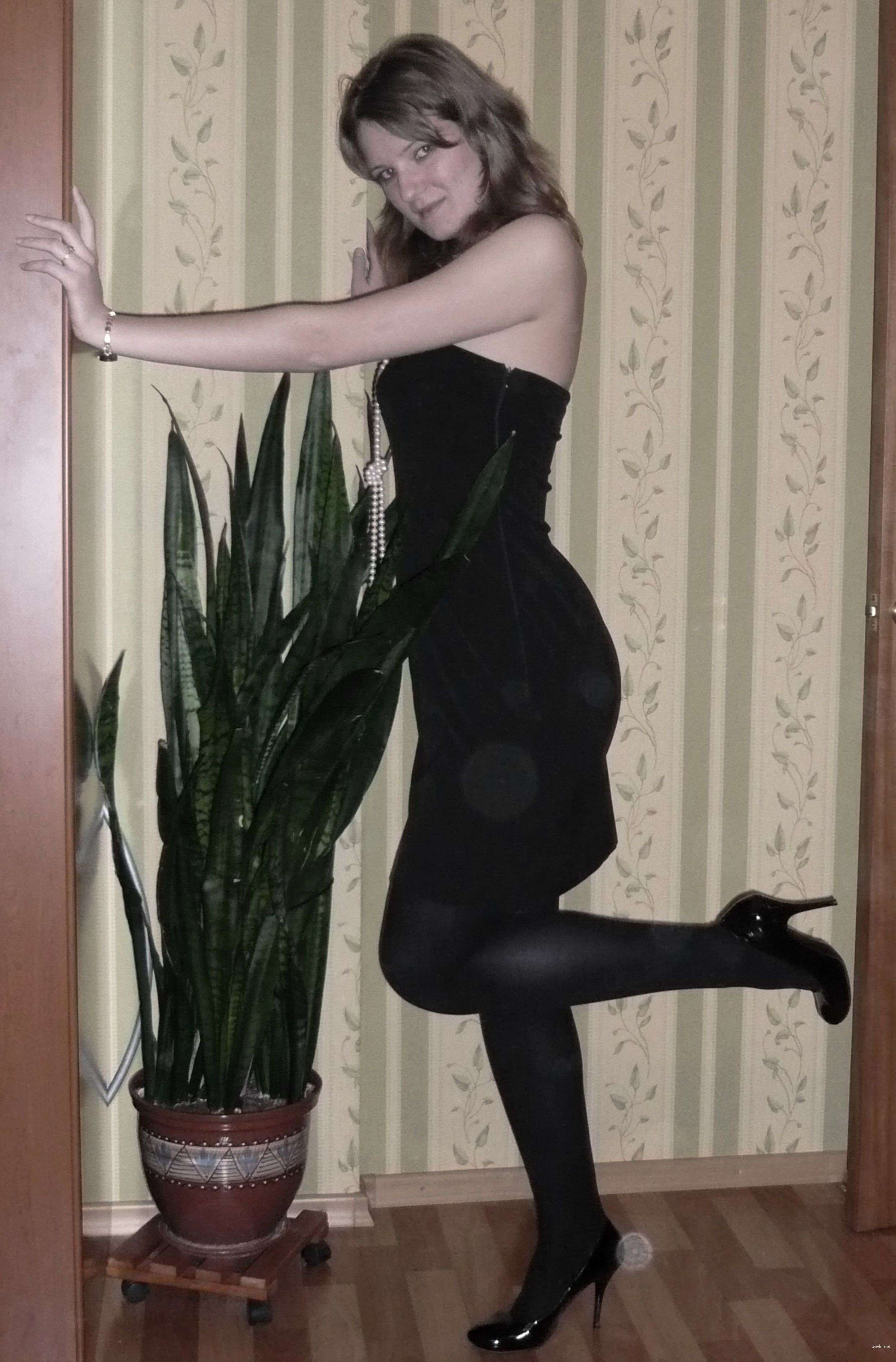 Provocative Private Photos of Rural Girl: Explicit Amateur Shots