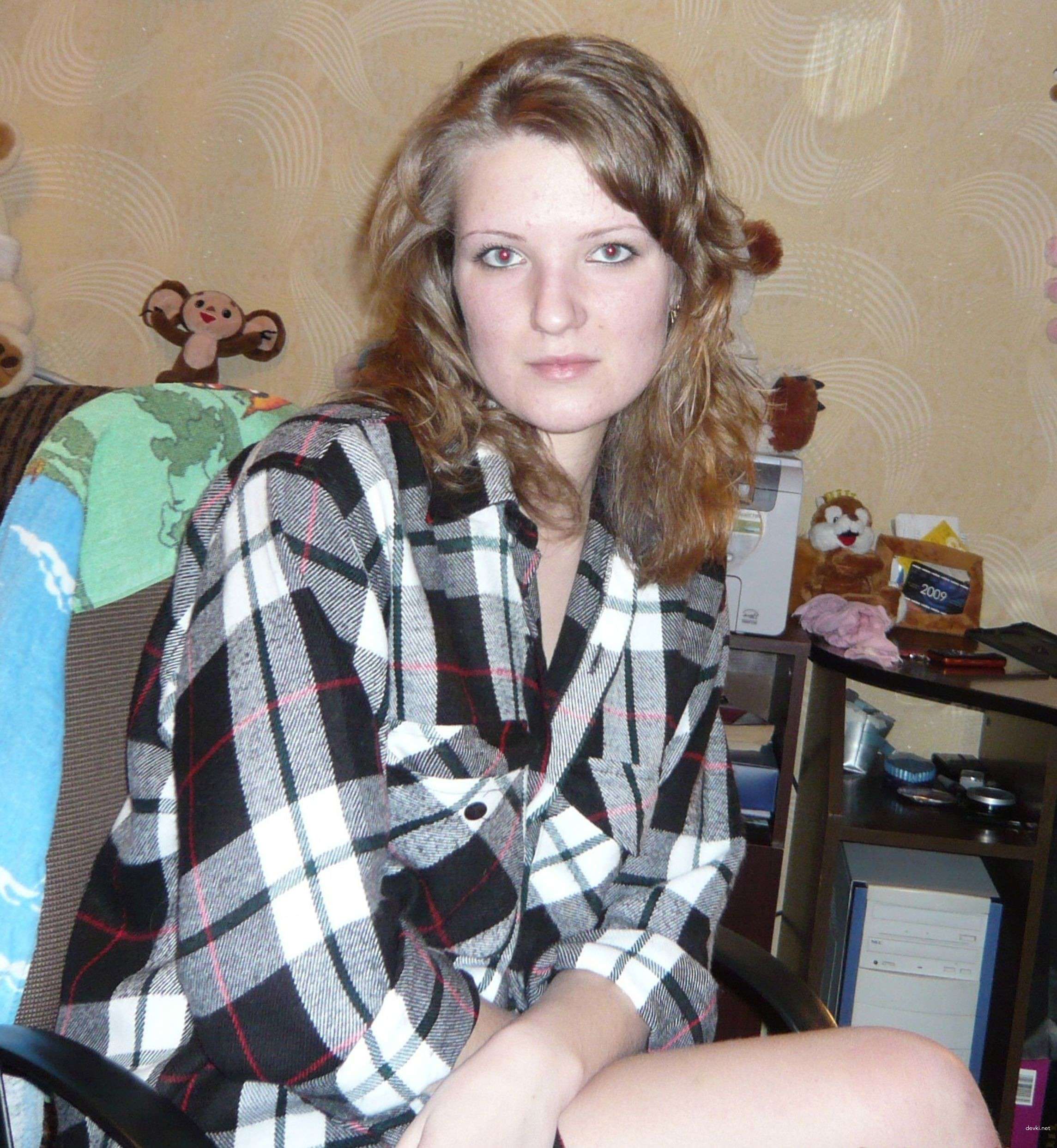 Provocative Private Photos of Rural Girl: Explicit Amateur Shots