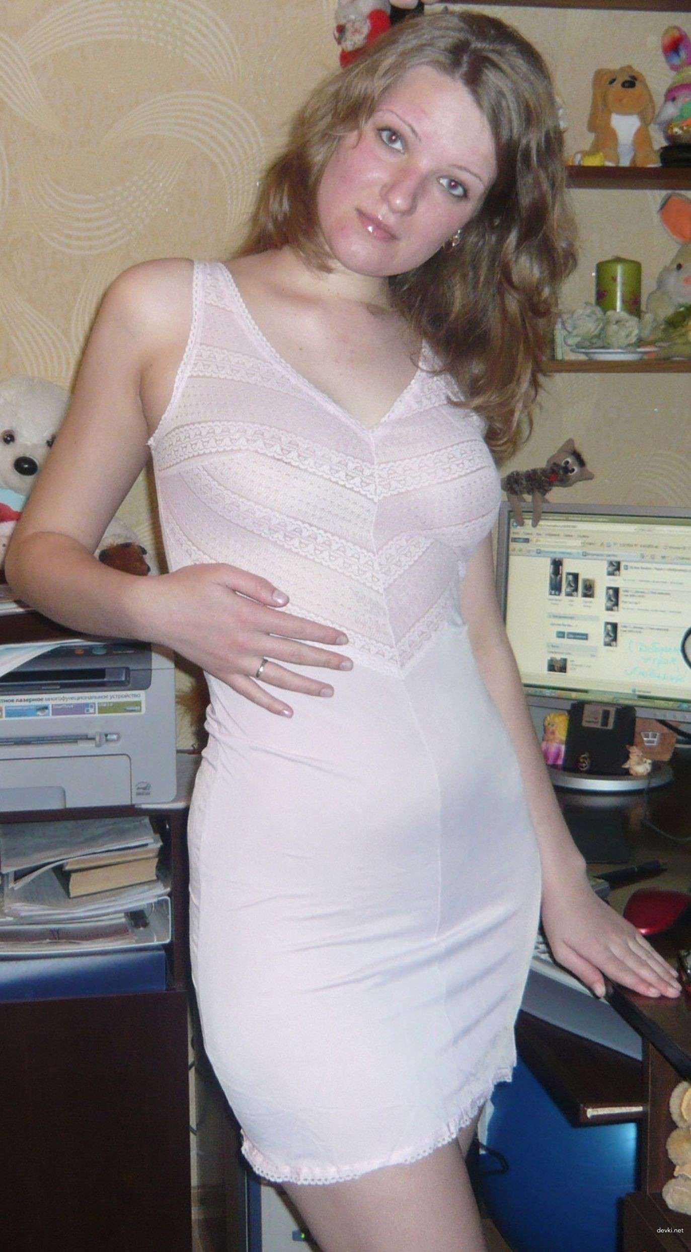 Provocative Private Photos of Rural Girl: Explicit Amateur Shots