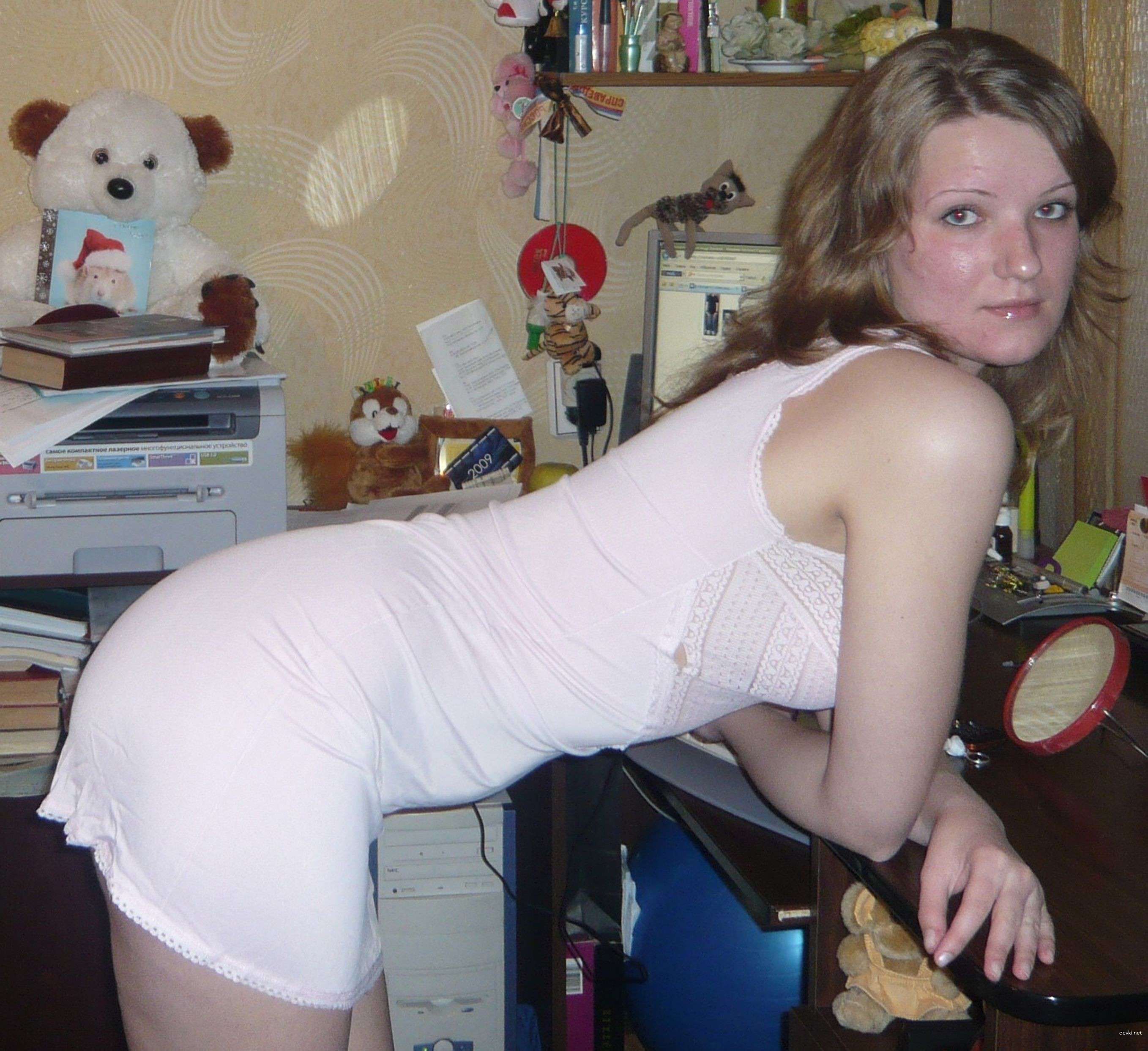 Provocative Private Photos of Rural Girl: Explicit Amateur Shots