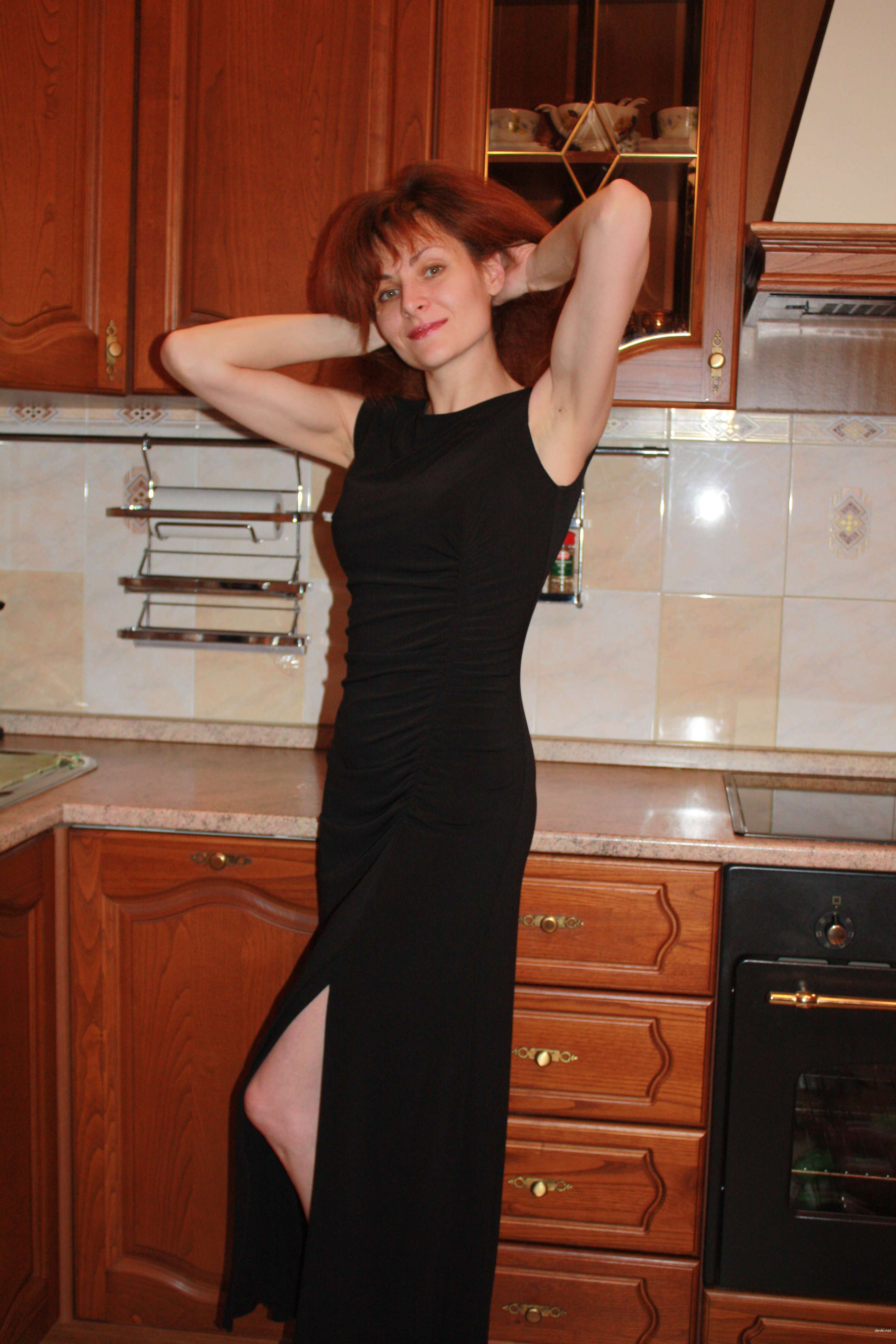 Naked Redhead Woman in Shower: Explicit Amateur Nude Photo