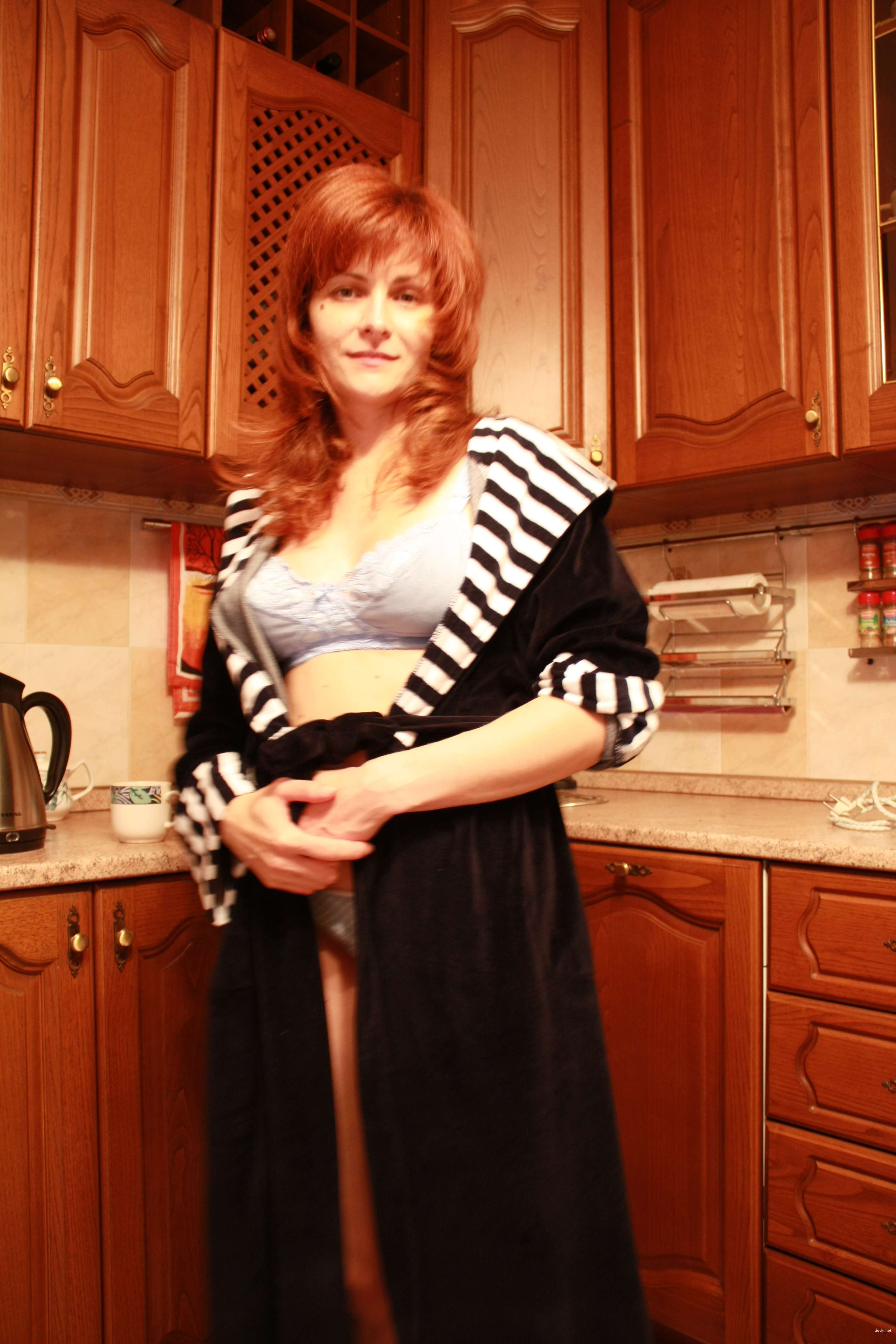 Naked Redhead Woman in Shower: Explicit Amateur Nude Photo