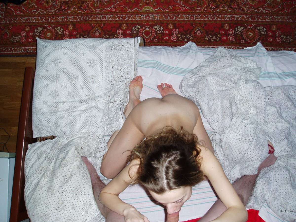 Explicit Amateur Porn: Slutty Girl's Naughty Photo Shoot