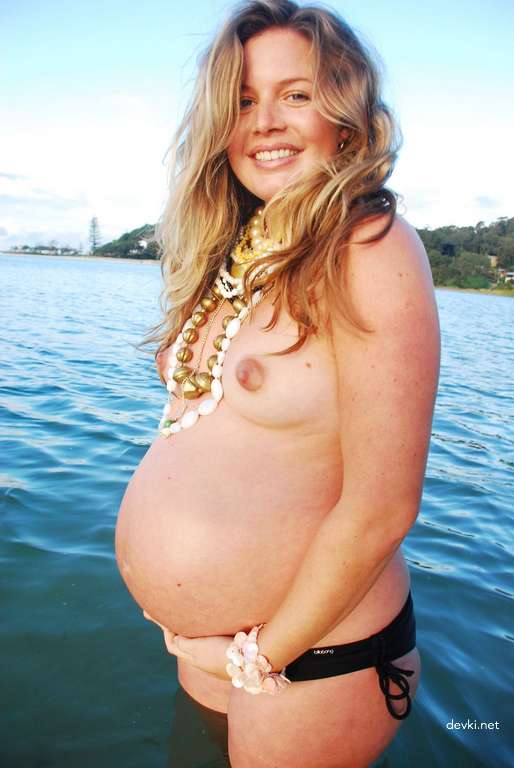 Explicit Nude Pregnant Girls Amateur Photo Shoot