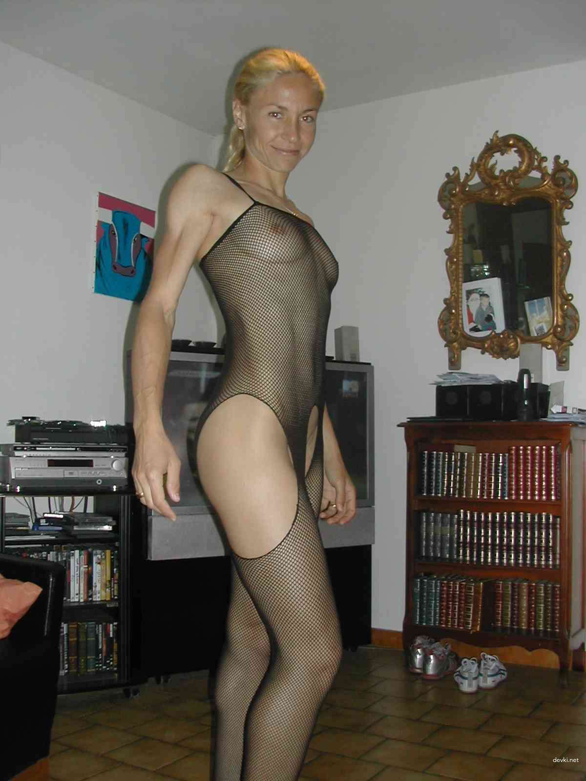 Mature Woman in Great Shape Amateur Porn Photo - Explicit MILF Nude Selfies