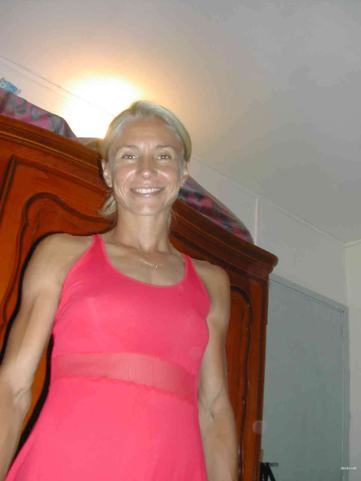 Mature Woman in Great Shape Amateur Porn Photo - Explicit MILF Nude Selfies