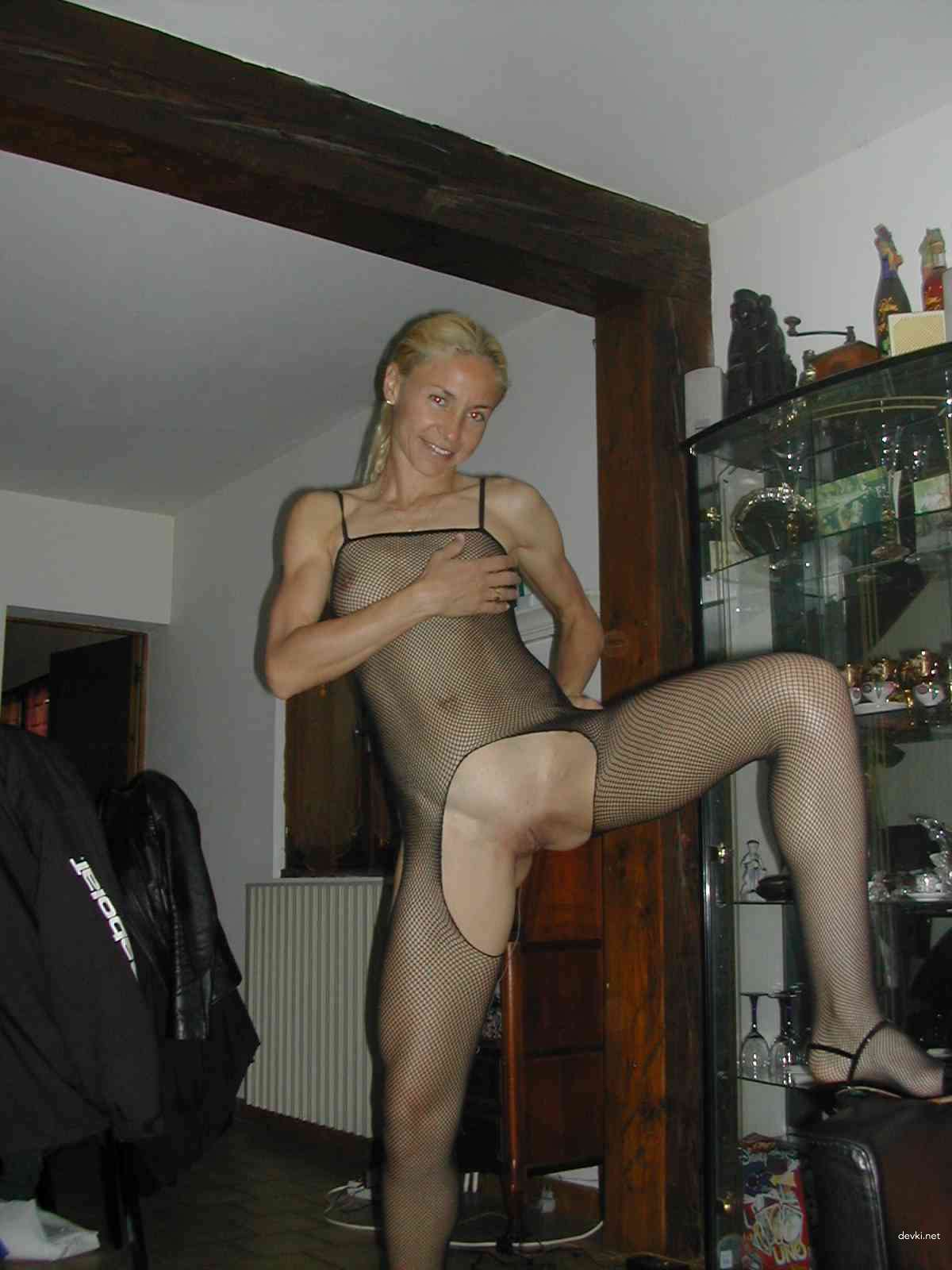 Mature Woman in Great Shape Amateur Porn Photo - Explicit MILF Nude Selfies