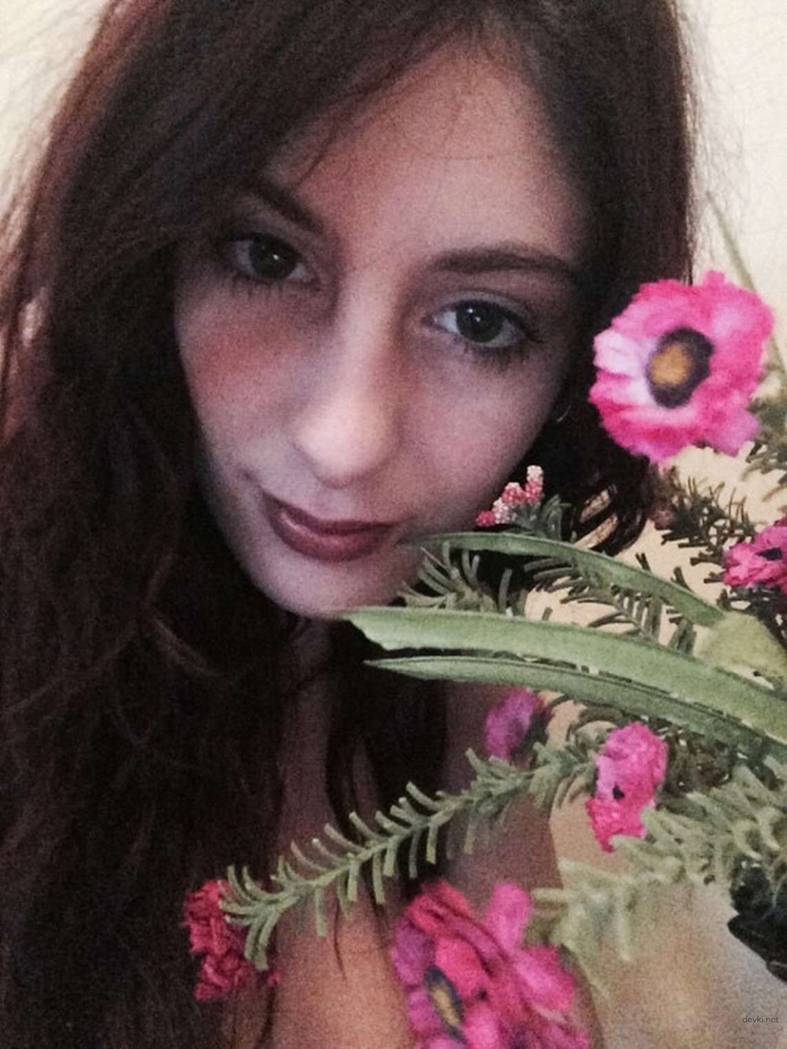 Slim Naked Girl Amateur Porn Photos - Explicit Nude Shots